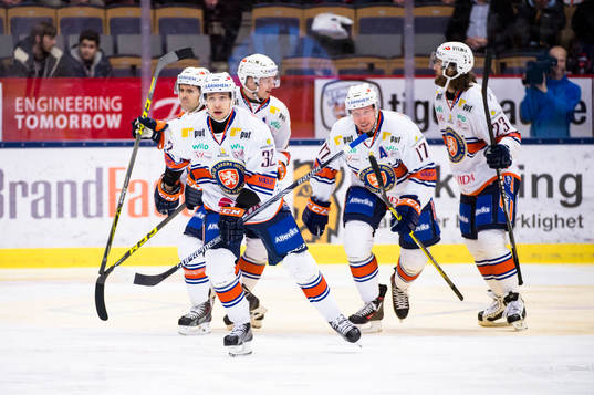 Växjös Cory Murphy har gjort 1-0 och jublar