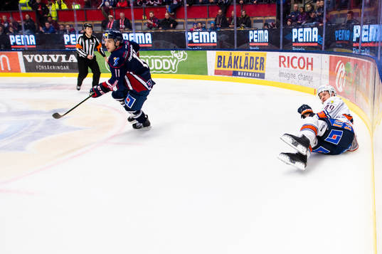 Växjös Ilkka Heikkinen ligger på isen