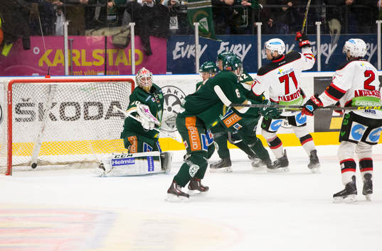 Malmö Redhawks  Mathias Tjärnqvist jublar vid mål 0-2