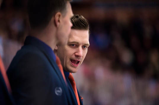 Växjös tränare Sam Hallam deppar
