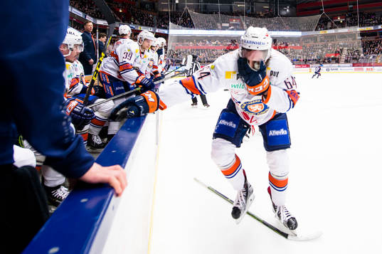 Växjös Eric Martinsson har fått en tackling