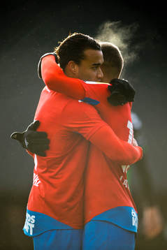 Helsingborgs Matthew Rusike och Jordan Larsson jublar
