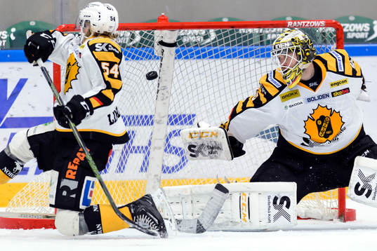 Rögles Sebastian Wännström (ej i bild) gör 1-2