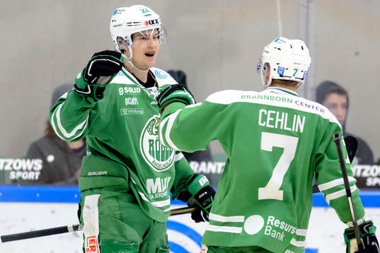 Rögles Patrik Cehlin jublar med Sebastian Wännström