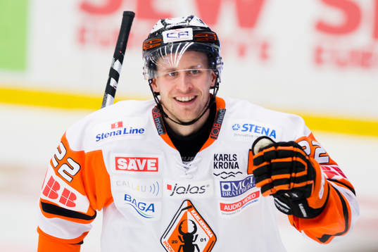 Karlskronas Alexander Bergström jublar