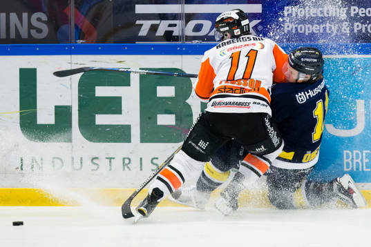 s Simon Önerud