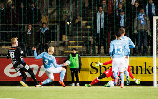 Sirius Nicklas Maripuu målchans mot Malmö FFs målvakt