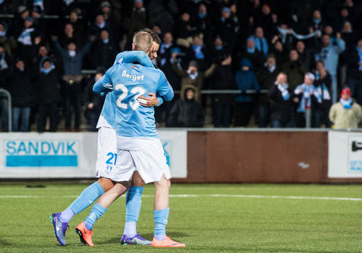 Malmö FFs Kári Árnason kramar om Jo Inge Berget