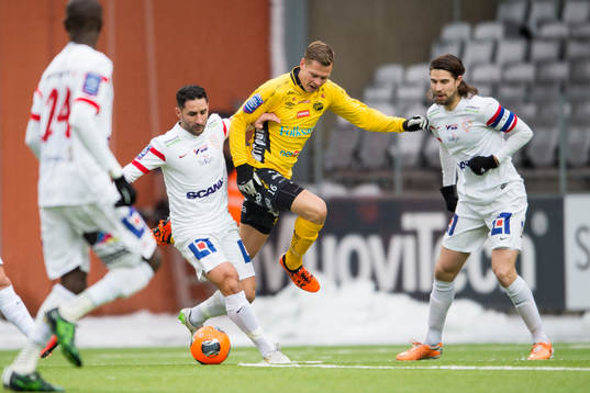 Elfsborgs Viktor Claesson och Assyriskas David Durmaz