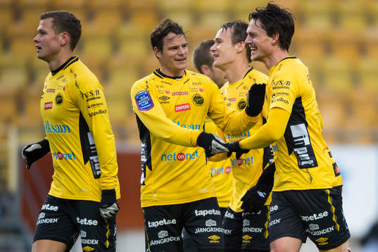 Elfsborgs spelare Henning Hauger och Jörgen Horn jublar