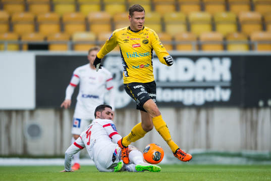 Elfsborgs Viktor Claesson och Assyriskas David Durmaz