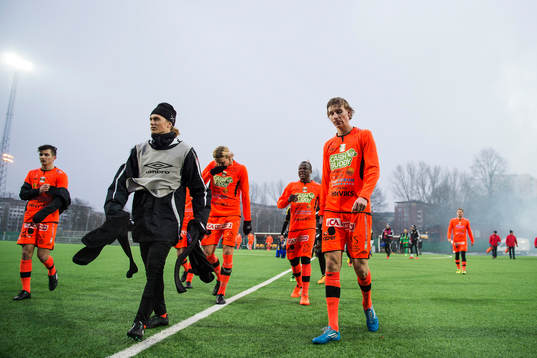 Varbergs Joakim Lindner, Nsima Peter och Erik Nilsson deppar