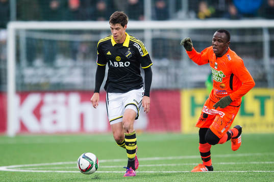 s Sauli Väisänen mot Varbergs Nsima Peter
