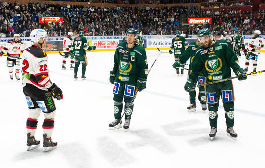 Färjestads Magnus Nygren och Mikael Wikstrand deppar