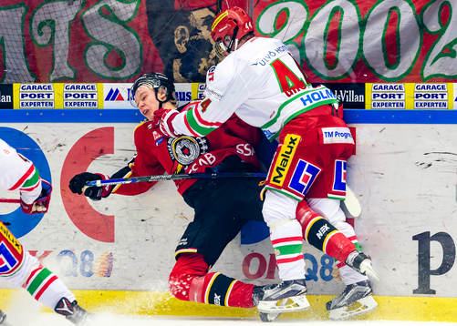 Modos Carl Grundström tacklar Luleås Christopher