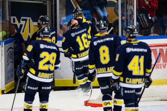 s spelare lämnar isen