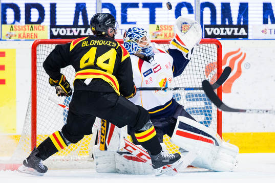 Brynäs Jacob Blomqvist och Djurgårdens målvakt Mantas