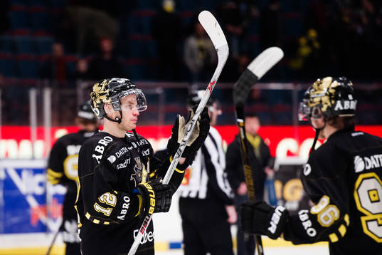 s Fredrik Hynning tackar publiken