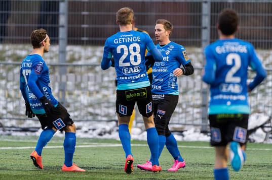 Halmstads Fredrik Olsson jublar med laget