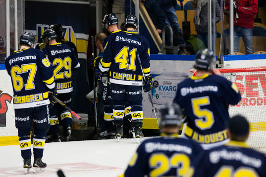 s spelare lämnar isen