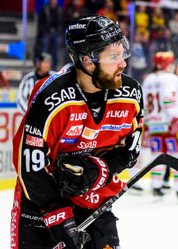 Luleås Jacob Lagacé grinar illa