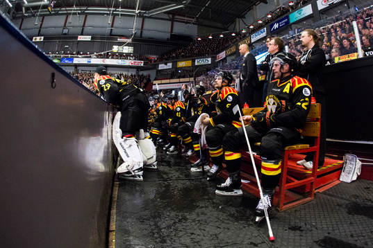Brynäs målvakt Bernhard Starkbaum, Lukas Kilström och