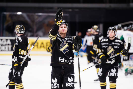 s Eric Norin tackar publiken
