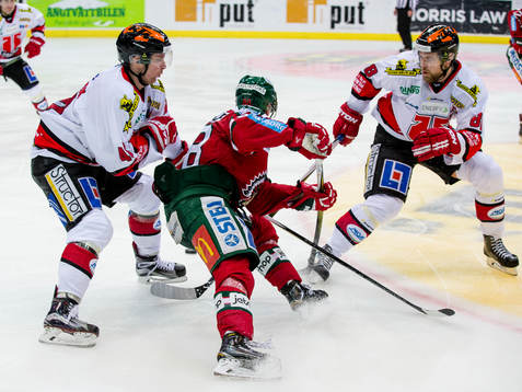 Örebros Anders Eriksson och Viktor Ekbom mot Frölundas