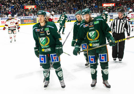 Färjestads Magnus Nygren och Mikael Wikstrand deppar