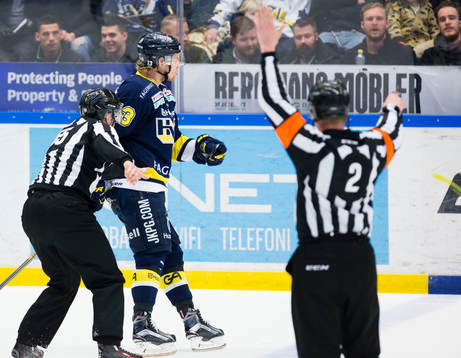 s Oscar Sundh upprörd på domaren Daniel Winge
