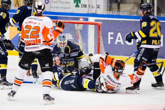 Karlskronas Alexander Bergström gör 0-2