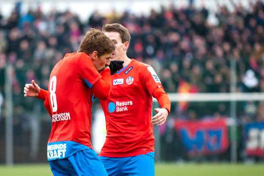 Helsingborgs Martin Christensen jublar genom att kysa