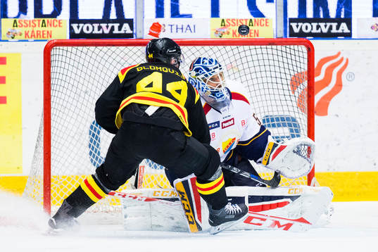 Brynäs Jacob Blomqvist och Djurgårdens målvakt Mantas
