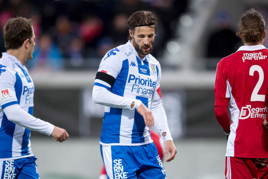 IFK Göteborgs Mattias Bjärsmyr spelar med sorgeband