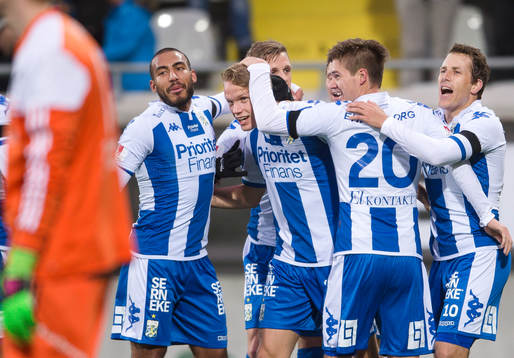 IFK Göteborgs spelare jublar med Hjörtur Hermannsson