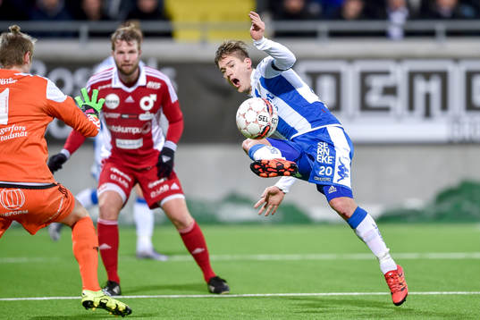 IFK Göteborgs Victor Sköld  missar målchans