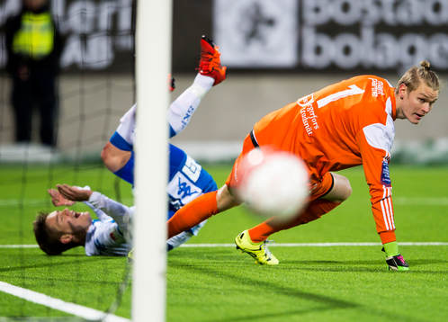 IFK Göteborgs Victor Sköld har en chans som Degerfors