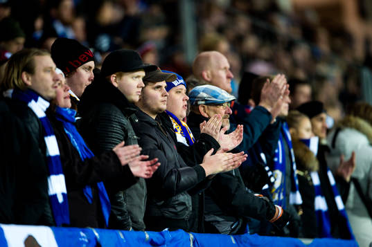 IFK Göteborgs supportrar applåderar