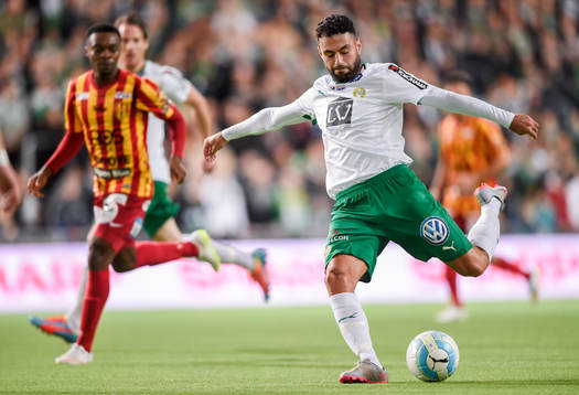 Hammarbys Imad Khalili provar skott