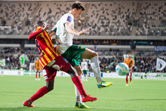 Syrianskas Samuel Akintioye och Hammarbys Arnor Smarason