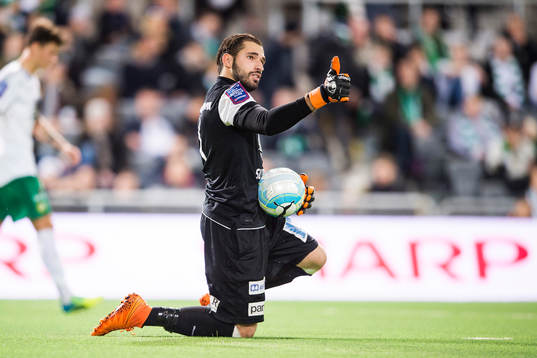 Syrianskas Dejan Garaca ger tummen upp