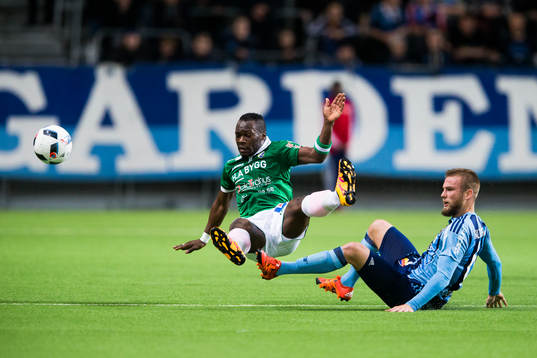 Ljungskiles Ahmed Suleiman bjuds på en flygtur av
