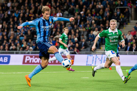 Djurgårdens Sebastian Andersson med ett skottunder