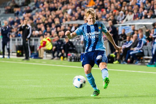 Djurgårdens Elliot Käck med ett inlägg