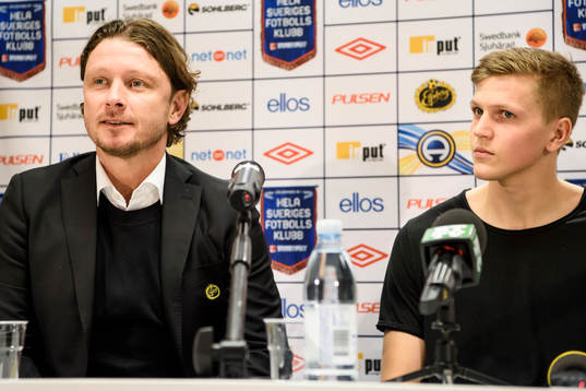 Elfsborgs klubbchef Stefan Andreasson och nyförvärv