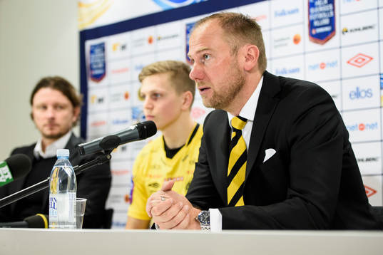 Elfsborgs manager Magnus Haglund med nyförvärv Joakim