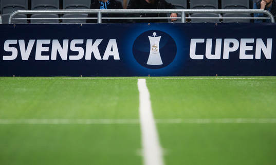 En skylt med Svenska Cupens logotyp