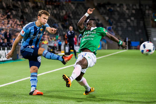 Djurgårdens Jesper Karlström med ett inlägg som