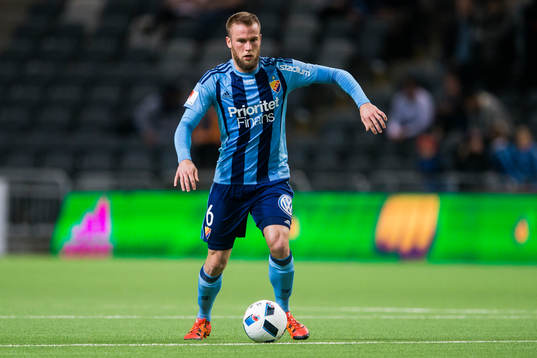 Djurgårdens Alexander Faltsetas med bollen