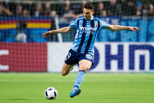 Djurgårdens Marcus Hansson med bollen